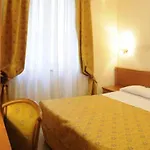 Curtis Hotel 3*