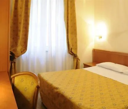 Curtis Hotel 3*