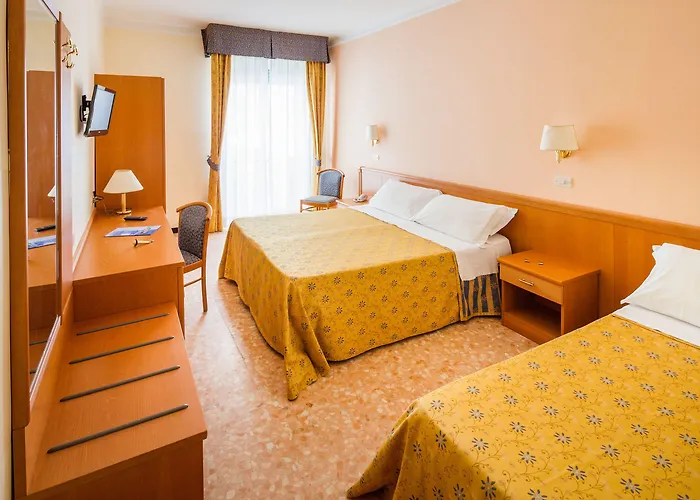 Curtis 3* Alassio